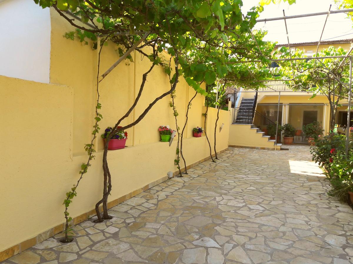 Bungalows Niki อาคาราวี ภายนอก รูปภาพ