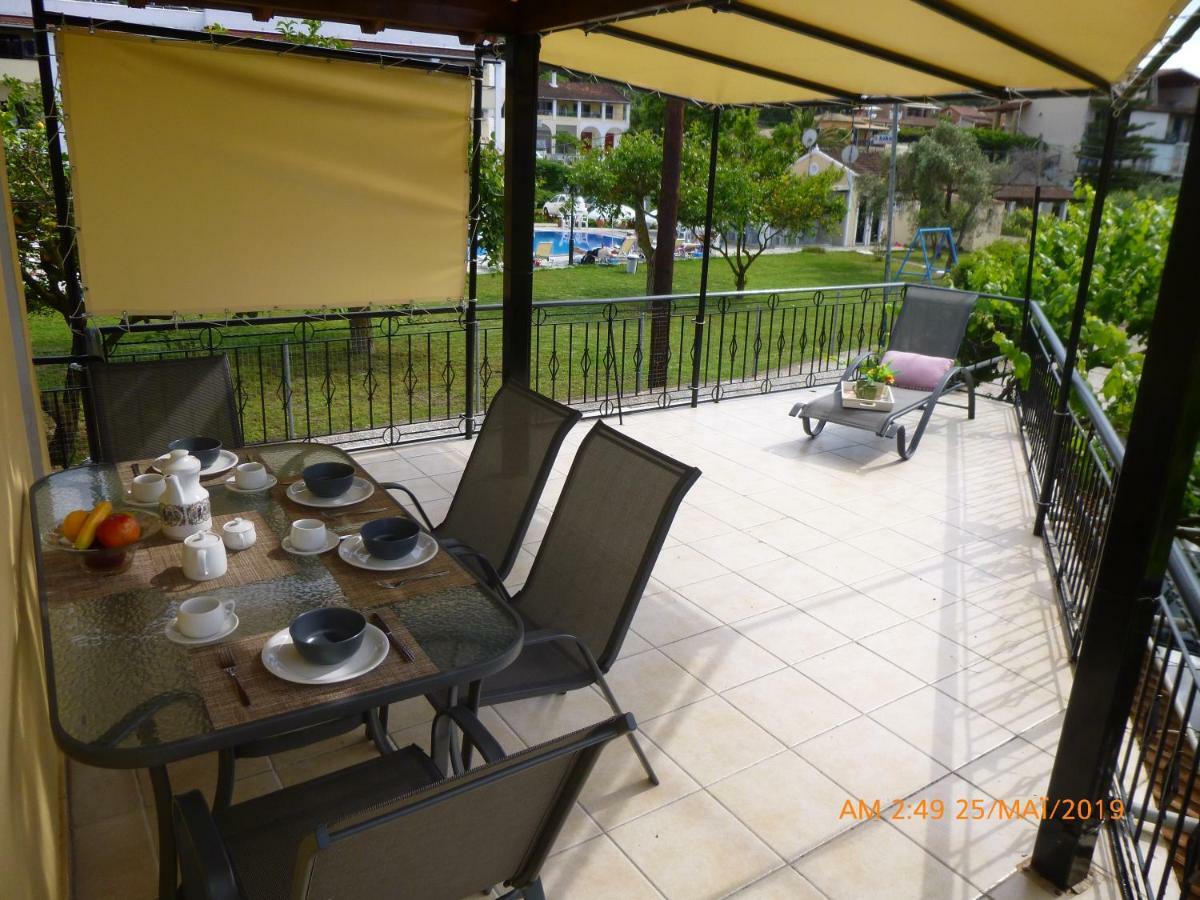 Bungalows Niki อาคาราวี ภายนอก รูปภาพ
