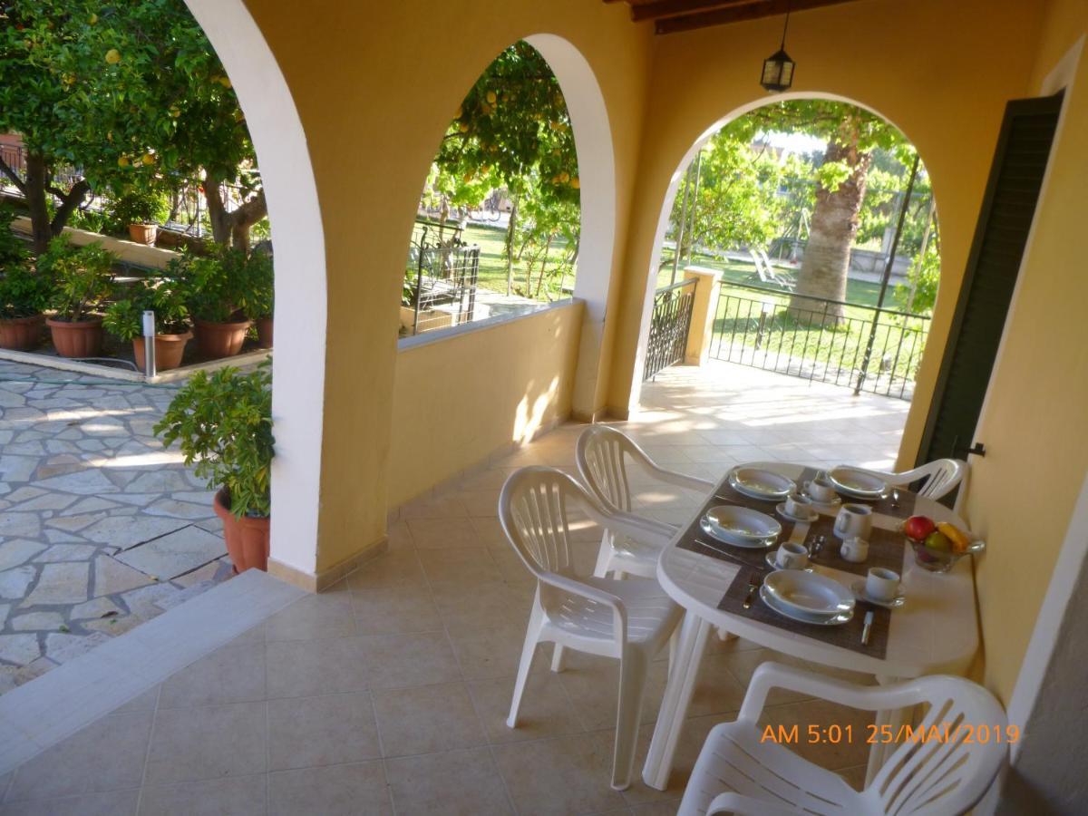 Bungalows Niki อาคาราวี ภายนอก รูปภาพ